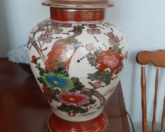 Many vintage beautiful lamps!!