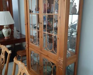 Beautiful matching China Buffet/Glass Cabinet.  Excellent condition