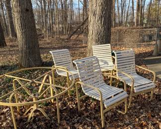 Vintage patio table & chairs. Good bones. Needs a little love.
