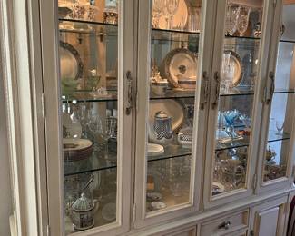STANLEY Furniture China Cabinet . $250.  EXCELLENT CONDITION.                                                          This item is available for immediate sale.                                           Please text me for information and to make an offer.    (760)445-0944