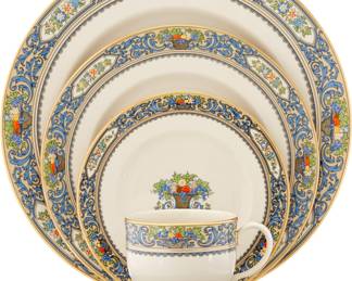 Lenox Autumn China Set (101 pieces).               EXCELLENT CONDITION.                                                            This item is available for immediate sale.
Please text me if interested.        (760)445-0944