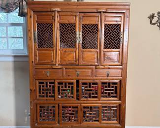 Fabulous old Chinese kitchen cabinet with a lot of storage space available!