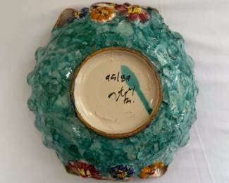 Base of colorful Italian ceramic / Majolica bowl with flowers and leafs design