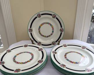 Set of Wedgwood Etruria plates, made in England, floral ring pattern
