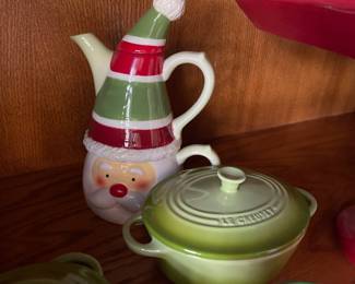 Xmas tea pot and Le Cruset  