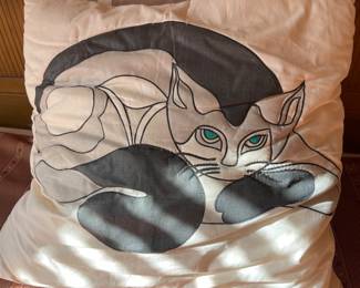 Cat pillow 