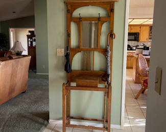 Entry way piece for hats and coats 