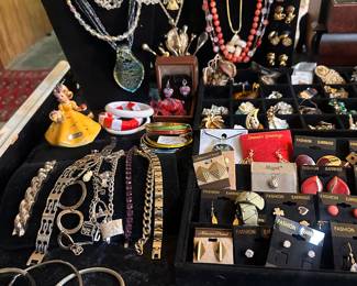 Costume jewelry 