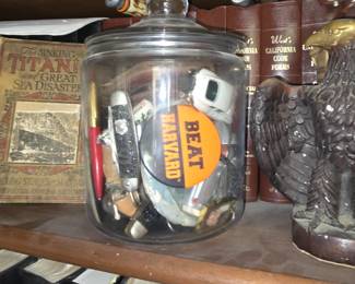 Hundreds of vintage pocket knives including Case knives 