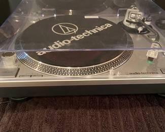 AudioTechnica Turn Table Model ATLP120USB