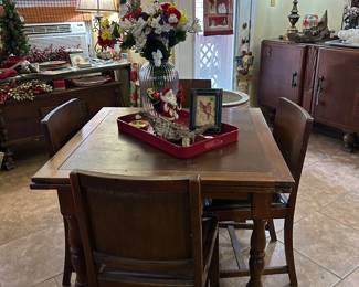 Vintage table with pullout leaf & 4 chairs