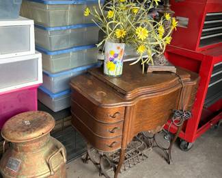 Oil can with lid, treadle sewing machine 
