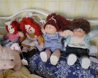 Vintage Raggedy Ann & Andy and Cabbage Patch dolls.
