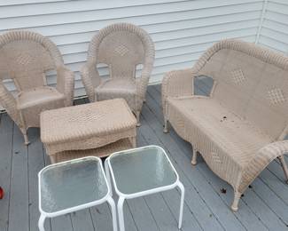 4 piece outdoor wicker patio set in excellent condition. 2 Glass side tables.