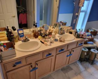 Variety of bathroom items, Two floor heaters.