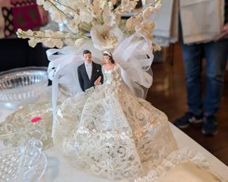 Great condition 1950s cake topper and ring pillow