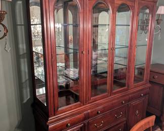 Thomasville china cabinet 