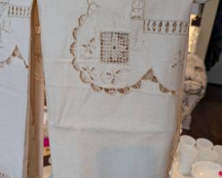 Collection of embroidered linens in excellent condition 