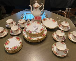 Royal Albert Old Country Roses Dinnerware service for 8 