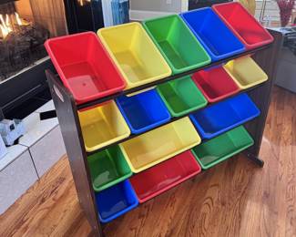 Beautiful, expresso toy/storage bin.  Perfect for a family room, children's room, or craft room. 