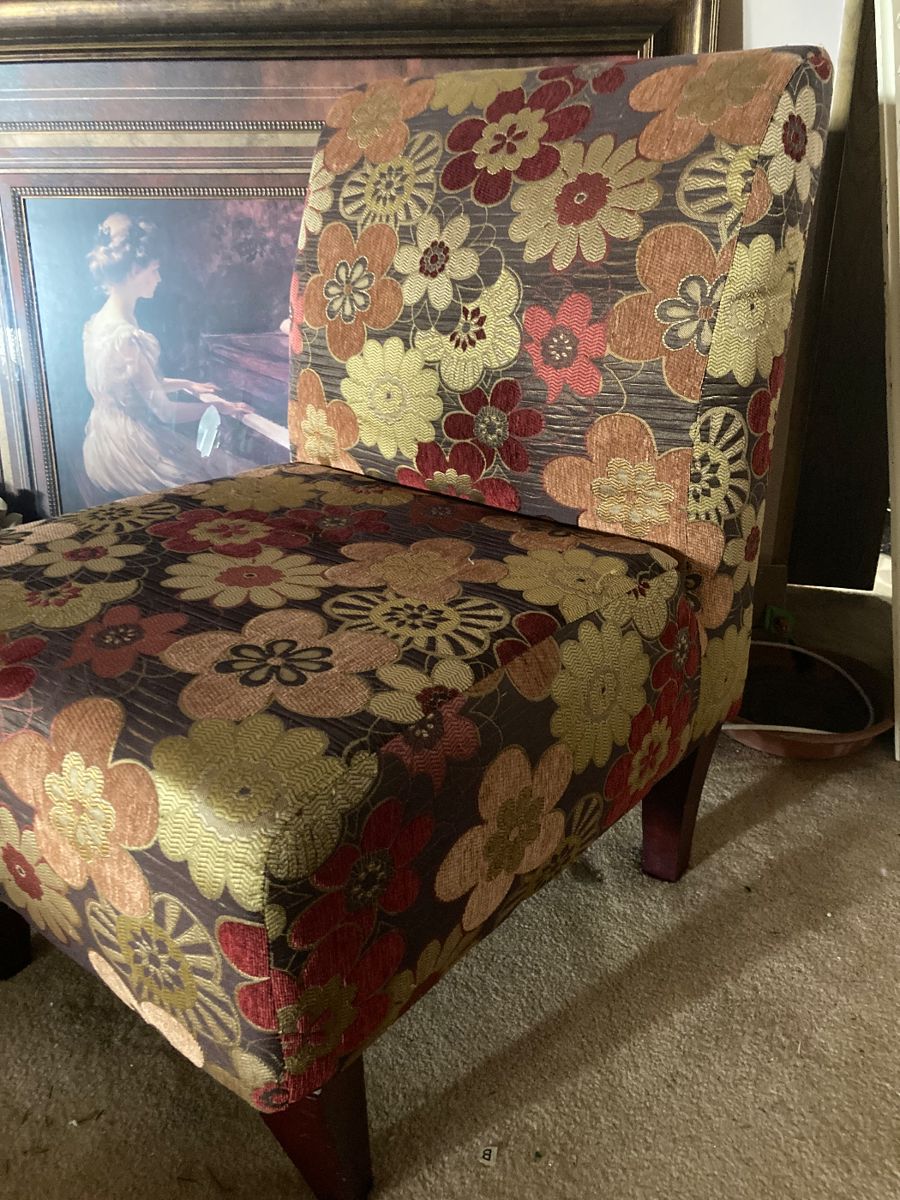 Cute floral chair!