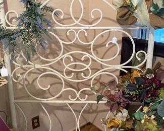 Single metal headboard 