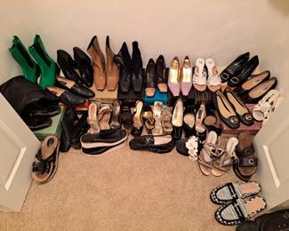 Womens shoes size 7-9.