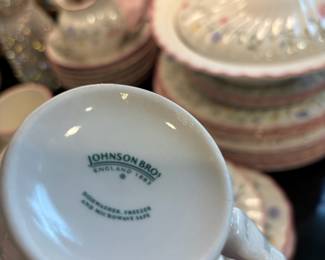 Johnson Brothers Summer Chintz Dinnerware Set