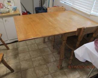 Table with 1 of 2 drops leaves extended