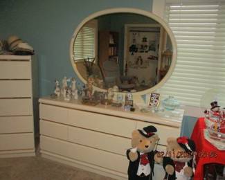 Broyhill 1980s post modern/contemporary  enamel white dresser with large oval mirror