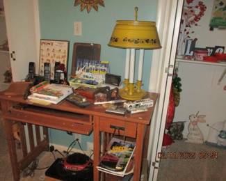 Nice little contemporary desk