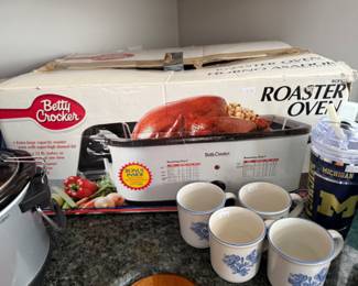 Mugs, Betty Crocker Roaster Oven