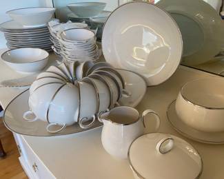 Noritake Ivory China set (Ivonne)