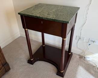 Bombay Co neoclassical nightstand/side table in mahogany w/green marble top