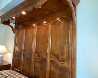 Henredon Villandry French style King bed frame 