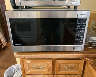 There’s two microwaves in the kitchen for sale. This is one of them.