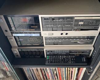 Stereo with speakers