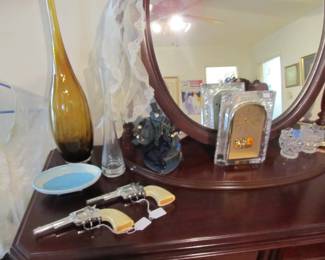 Vtg western cap guns pair, Cirque du Soleil music box. 