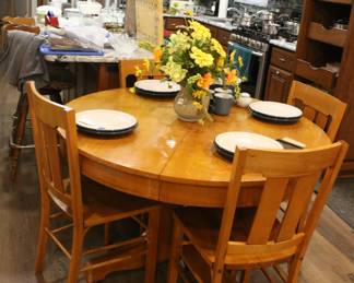 1940's Solid Oak Table W/Six Chairs & 1 Leaf