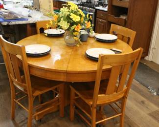 Solid Oak 1940s Table W/Six Chairs & 1 Leaf