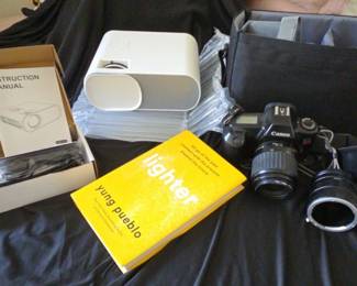 AM103VProjector And Canon Camera