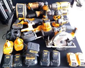 AM111VDeWaLT Power Tools