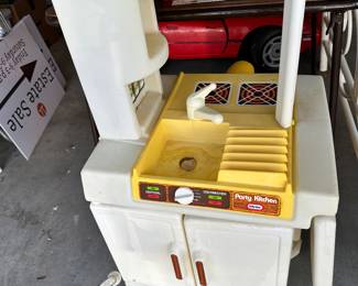 Little tikes kitchen