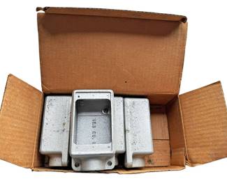 4 CrouseHinds FS FD SingleGang Device Box