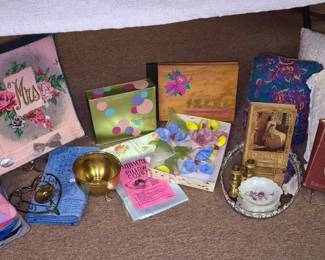 NIB "Mr. & Mrs." towel set