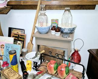 Vintage kitchenware and collectibles. 