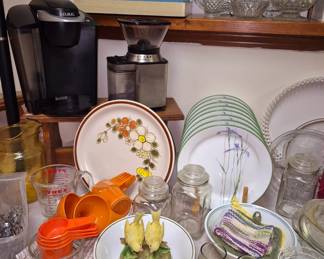 Much everyday kitchenware