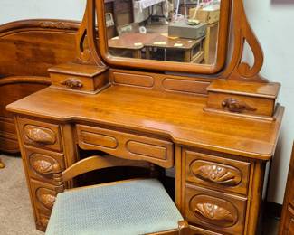 Vanity w/bench. Pivoting mirror and pair of glove boxes