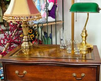 Vintage mahogany 4 drawer bachelor's chest