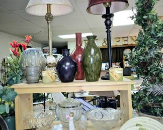 Lamps, vases, plates and figurines 